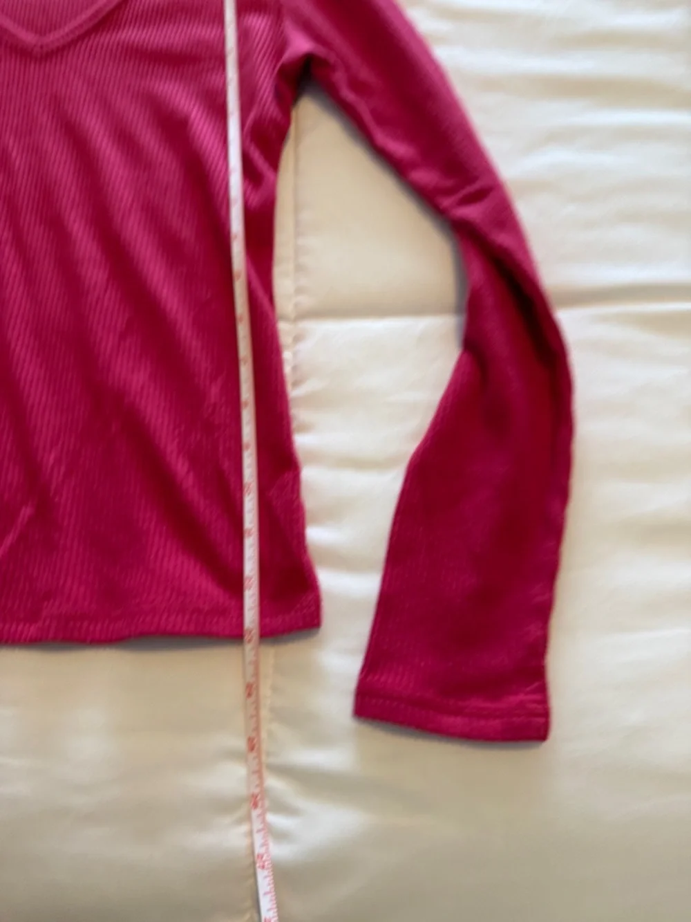 Old Navy Raspberry Pink Ribbed V-Neck Top - Picture 6 of 6